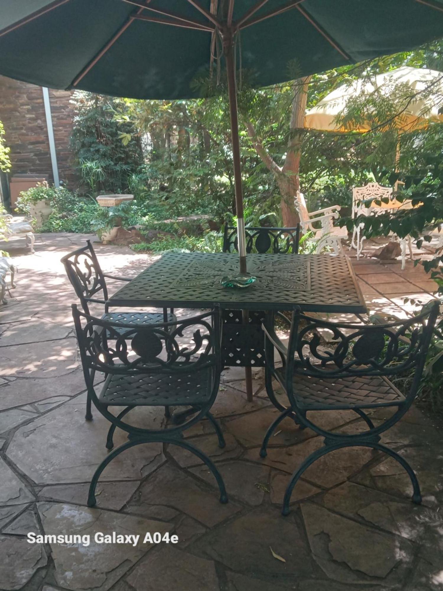Emerald Guest House Springs 外观 照片