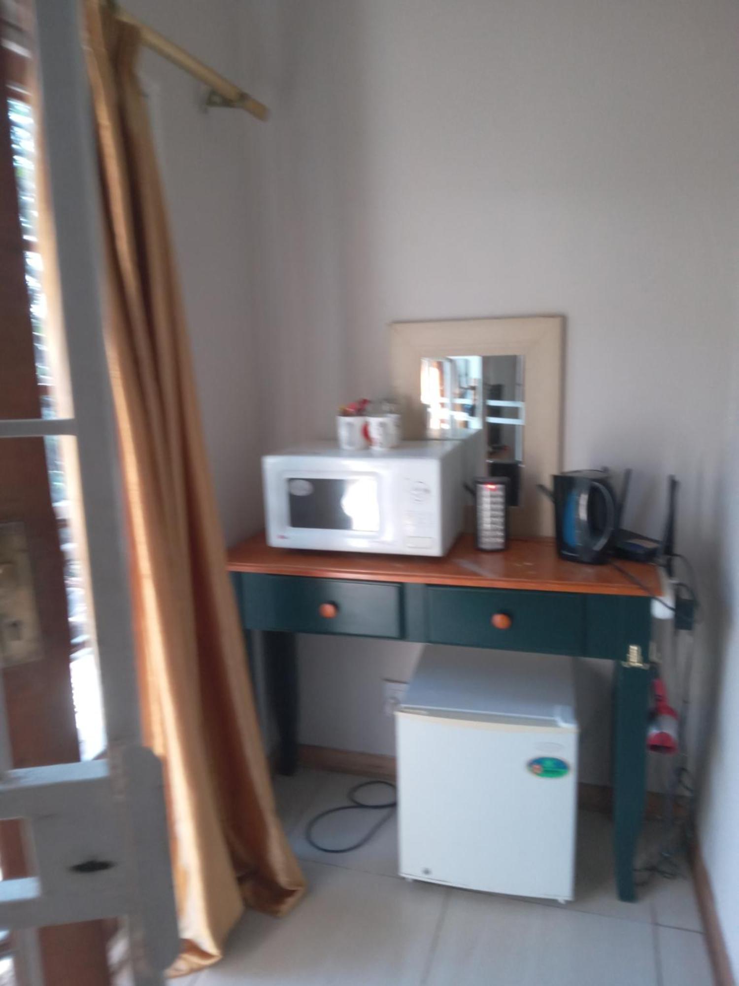Emerald Guest House Springs 外观 照片