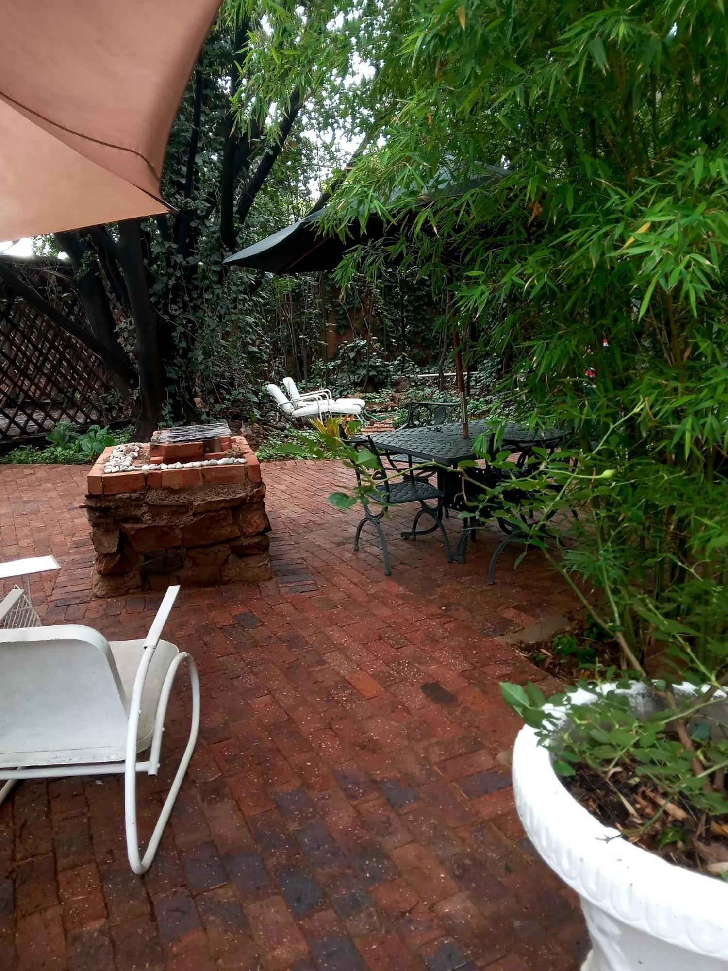 Emerald Guest House Springs 外观 照片